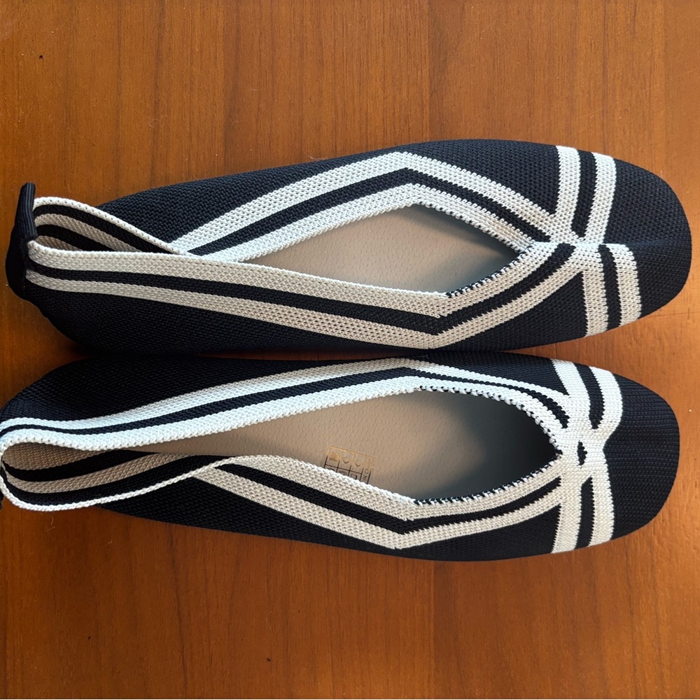 Classic Black & White Knit Ballet Flats for Women - Picture 2 of 3
